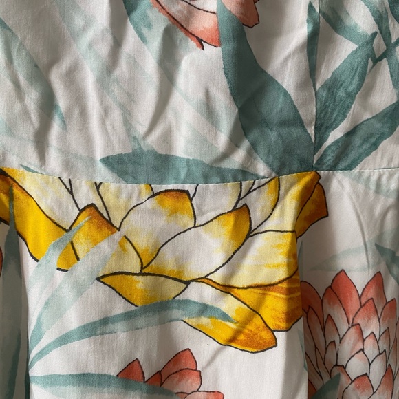 Forever 21 floral mini - Picture 2 of 4